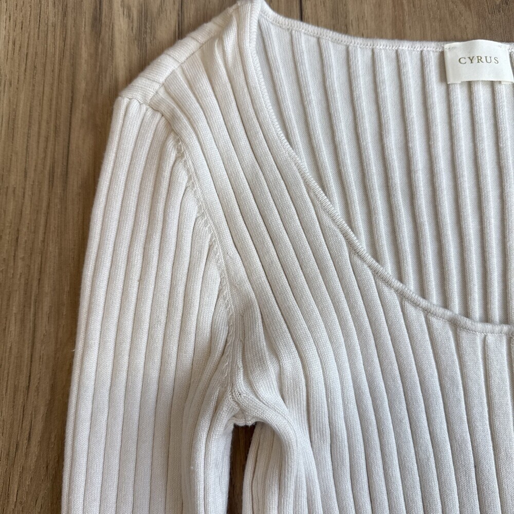 Cyrus Women's Ivory Sweater Scoop Neck Size Medium Preppy Classic Minimalist - Picture 3 of 8